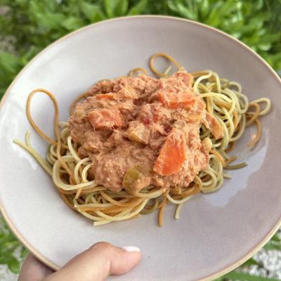 Spaghetti met tomatensaus en groente